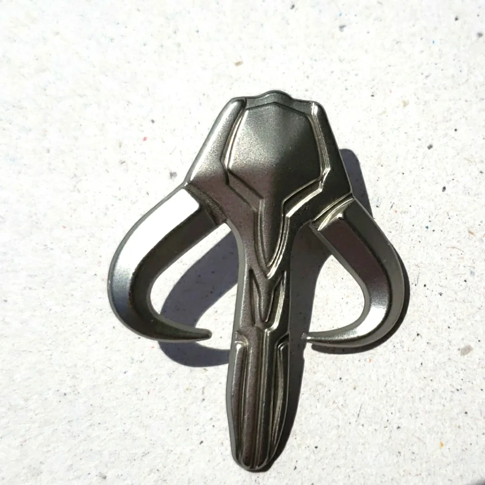 Star Wars Mythosaur Mandolorian Skull Emblem Enamel Pin - Picture 4 of 6